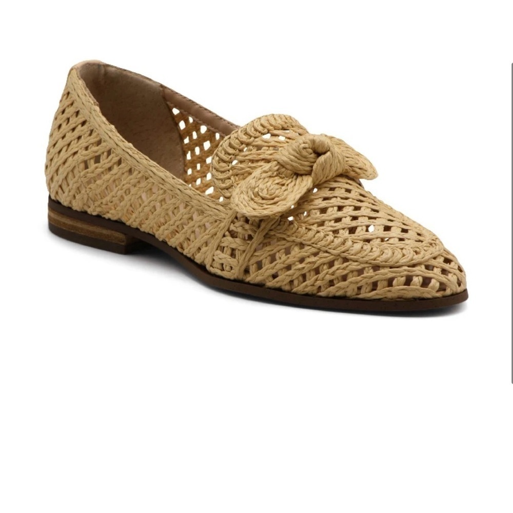 New FINITE FLAT
CHARLES DAVID Size 8 1/2